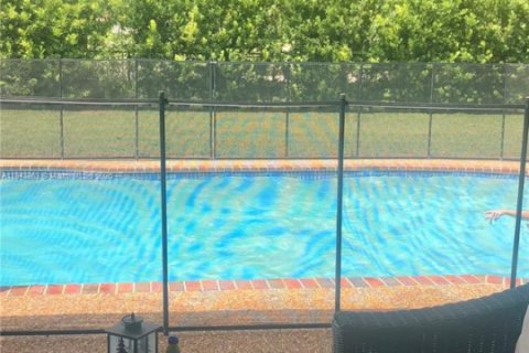 House in Miami, Florida 4 bedrooms, 125.6 sq.m. № 1980027 - photo 22