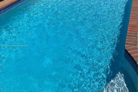 House in Miami, Florida 4 bedrooms, 125.6 sq.m. № 1980027 - photo 20