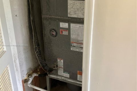 House in Miami, Florida 4 bedrooms, 125.6 sq.m. № 1980027 - photo 19