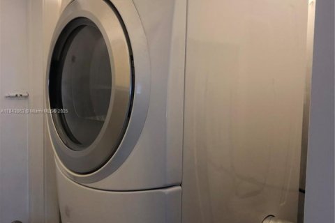 House in Miami, Florida 4 bedrooms, 125.6 sq.m. № 1980027 - photo 17