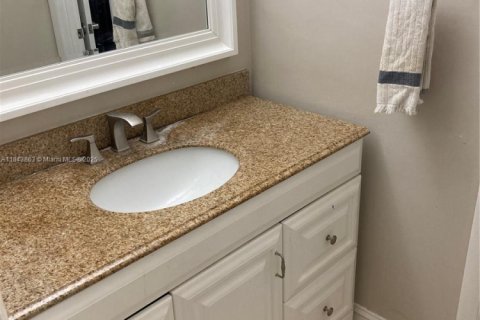 House in Miami, Florida 4 bedrooms, 125.6 sq.m. № 1980027 - photo 13