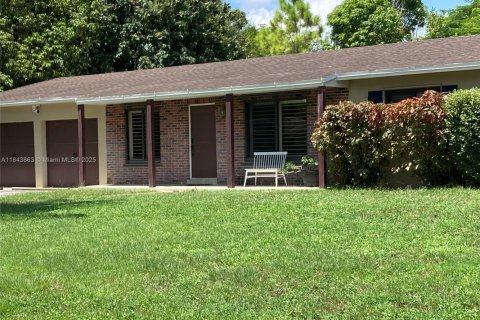 House in Miami, Florida 4 bedrooms, 125.6 sq.m. № 1980027 - photo 2