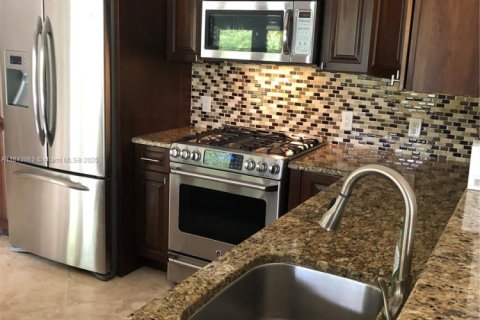 House in Miami, Florida 4 bedrooms, 125.6 sq.m. № 1980027 - photo 4