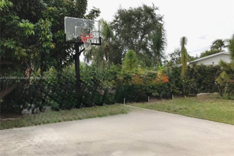 House in Miami, Florida 4 bedrooms, 125.6 sq.m. № 1980027 - photo 23