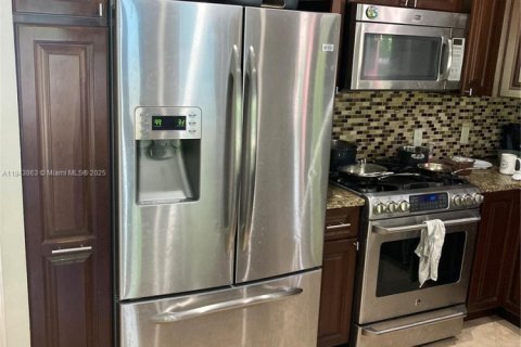 House in Miami, Florida 4 bedrooms, 125.6 sq.m. № 1980027 - photo 5