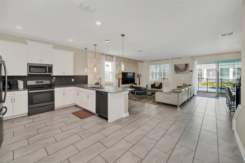 Casa en venta en Davenport, Florida, 7 dormitorios, 373.28 m2 № 1418892 - foto 8