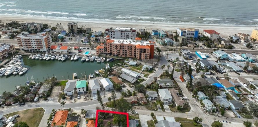 Villa ou maison à Madeira Beach, Floride 2 chambres, 96.15 m2 № 1535149