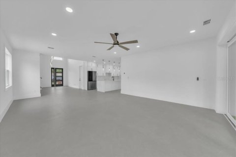 House in Tampa, Florida 4 bedrooms, 345.5 sq.m. № 1907650 - photo 15