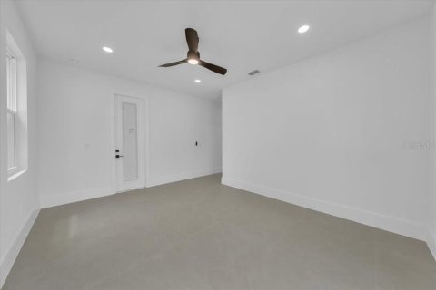 House in Tampa, Florida 4 bedrooms, 345.5 sq.m. № 1907650 - photo 24