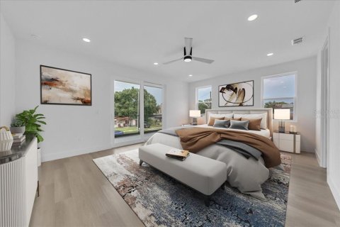 House in Tampa, Florida 4 bedrooms, 345.5 sq.m. № 1907650 - photo 4
