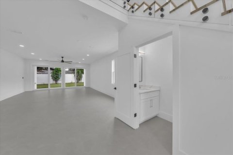 House in Tampa, Florida 4 bedrooms, 345.5 sq.m. № 1907650 - photo 18