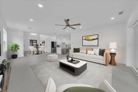 House in Tampa, Florida 4 bedrooms, 345.5 sq.m. № 1907650 - photo 3