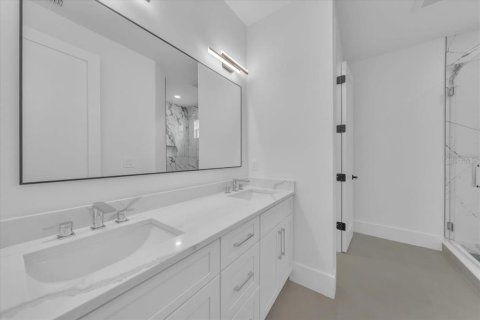 House in Tampa, Florida 4 bedrooms, 345.5 sq.m. № 1907650 - photo 25