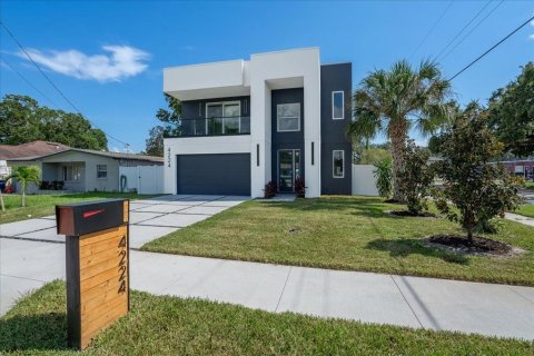 House in Tampa, Florida 4 bedrooms, 345.5 sq.m. № 1907650 - photo 6
