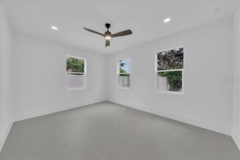 House in Tampa, Florida 4 bedrooms, 345.5 sq.m. № 1907650 - photo 22