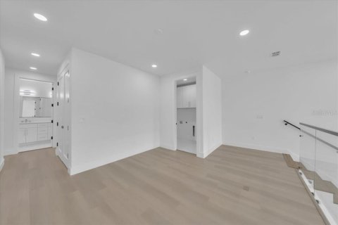 House in Tampa, Florida 4 bedrooms, 345.5 sq.m. № 1907650 - photo 30