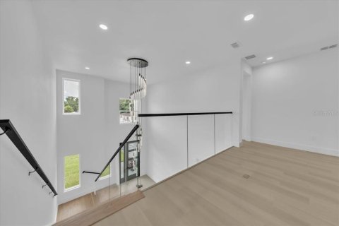 House in Tampa, Florida 4 bedrooms, 345.5 sq.m. № 1907650 - photo 27