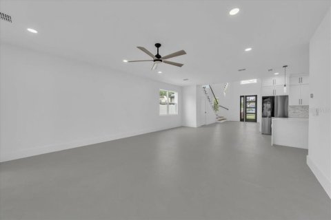 House in Tampa, Florida 4 bedrooms, 345.5 sq.m. № 1907650 - photo 17