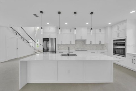 House in Tampa, Florida 4 bedrooms, 345.5 sq.m. № 1907650 - photo 12