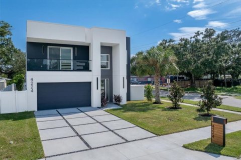 House in Tampa, Florida 4 bedrooms, 345.5 sq.m. № 1907650 - photo 1