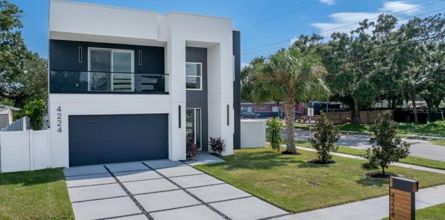 House in Tampa, Florida 4 bedrooms, 345.5 sq.m. № 1907650