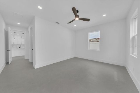 House in Tampa, Florida 4 bedrooms, 345.5 sq.m. № 1907650 - photo 23