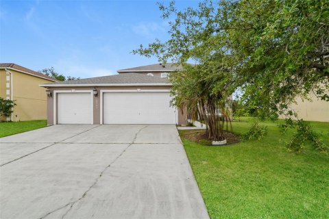 House in Kissimmee, Florida 5 bedrooms, 238.39 sq.m. № 2275776