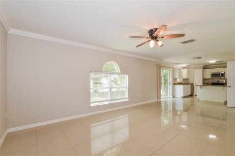 Villa ou maison à vendre à Kissimmee, Floride: 5 chambres, 238.39 m2 № 2275776 - photo 4