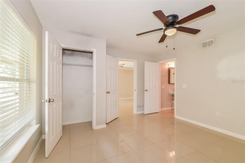 Villa ou maison à vendre à Kissimmee, Floride: 5 chambres, 238.39 m2 № 2275776 - photo 13
