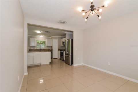 Villa ou maison à vendre à Kissimmee, Floride: 5 chambres, 238.39 m2 № 2275776 - photo 6