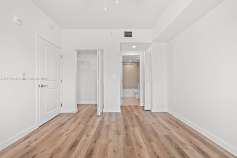 Appartement à louer à Miami, Floride: 2 chambres, 84.54 m2 № 1764365 - photo 14