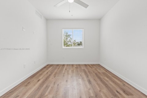 Appartement à louer à Miami, Floride: 2 chambres, 84.54 m2 № 1764365 - photo 17