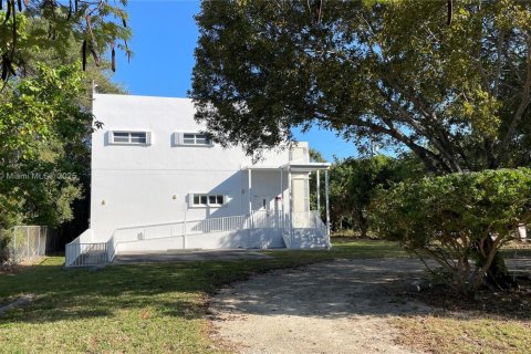 Commercial property in Marathon, Florida № 1701615 - photo 11