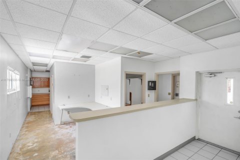 Commercial property in Marathon, Florida № 1701615 - photo 22