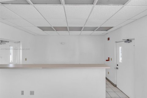 Commercial property in Marathon, Florida № 1701615 - photo 23