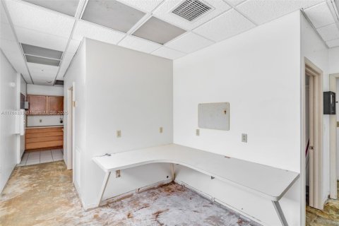 Commercial property in Marathon, Florida № 1701615 - photo 24