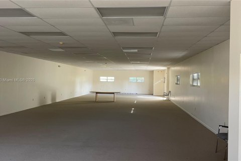 Commercial property in Marathon, Florida № 1701615 - photo 10