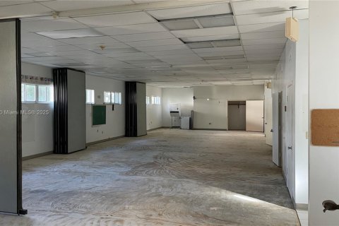 Commercial property in Marathon, Florida № 1701615 - photo 7