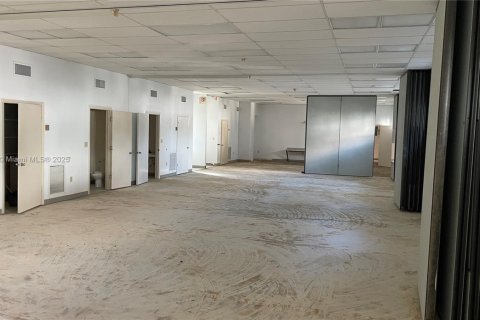Commercial property in Marathon, Florida № 1701615 - photo 6
