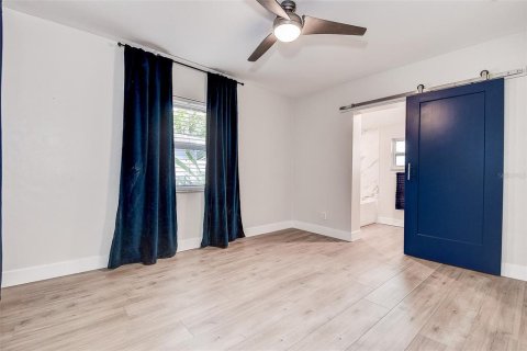 House in Saint Petersburg, Florida 3 bedrooms, 109.35 sq.m. № 1885874 - photo 18