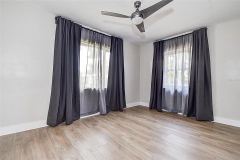 House in Saint Petersburg, Florida 3 bedrooms, 109.35 sq.m. № 1885874 - photo 21