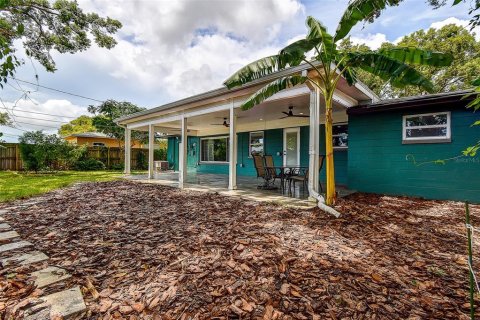 House in Saint Petersburg, Florida 3 bedrooms, 109.35 sq.m. № 1885874 - photo 3