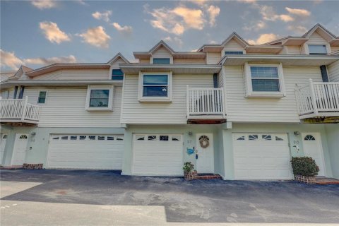 Townhouse in Indian Shores, Florida 3 bedrooms, 139.35 sq.m. № 1866804 - photo 2