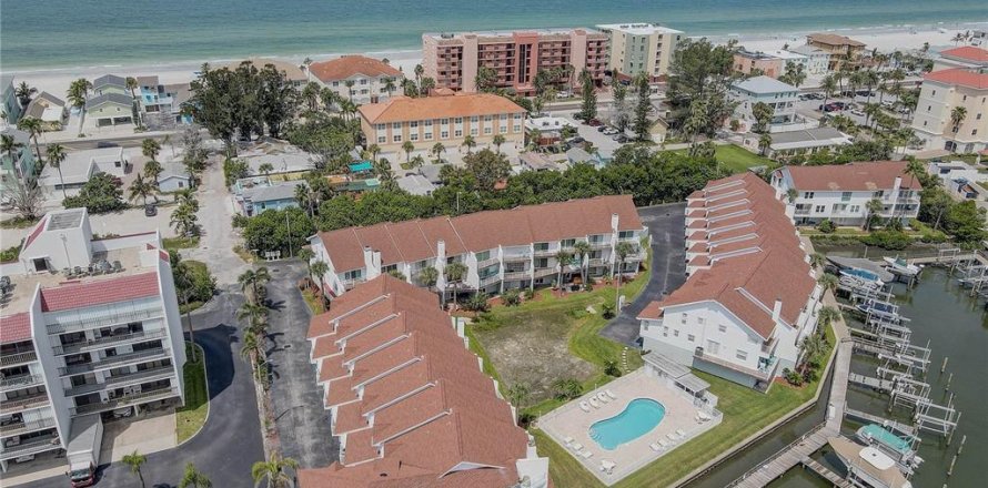 Townhouse in Indian Shores, Florida 3 bedrooms, 139.35 sq.m. № 1866804