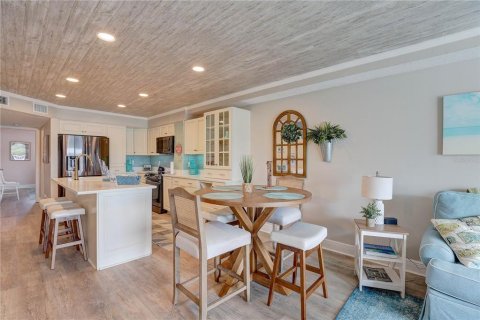 Townhouse in Indian Shores, Florida 3 bedrooms, 139.35 sq.m. № 1866804 - photo 11
