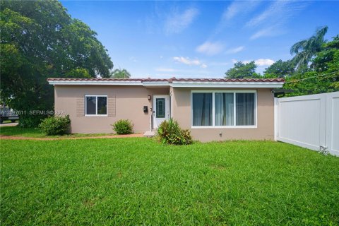 House in Hallandale Beach, Florida 3 bedrooms, 109.62 sq.m. № 2392608 - photo 18