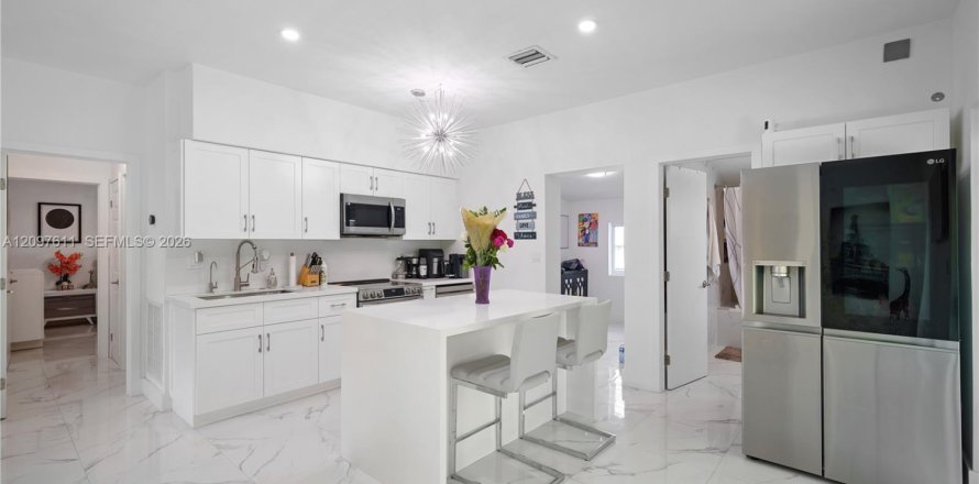 House in Hallandale Beach, Florida 3 bedrooms, 109.62 sq.m. № 2392608