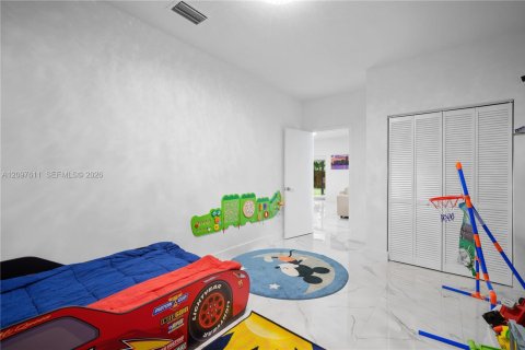 House in Hallandale Beach, Florida 3 bedrooms, 109.62 sq.m. № 2392608 - photo 11