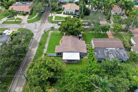 House in Hallandale Beach, Florida 3 bedrooms, 109.62 sq.m. № 2392608 - photo 26