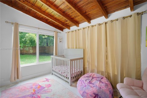 House in Hallandale Beach, Florida 3 bedrooms, 109.62 sq.m. № 2392608 - photo 9